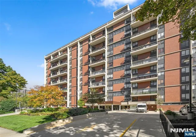 4-horizon-rd-805-fort-lee-nj-07024/hzid_6d586a1a