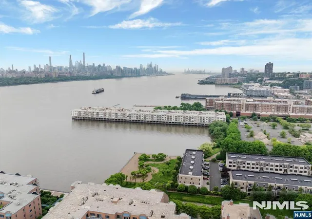 214-the-promenade-214-edgewater-nj-07020/hzid_4f9db824