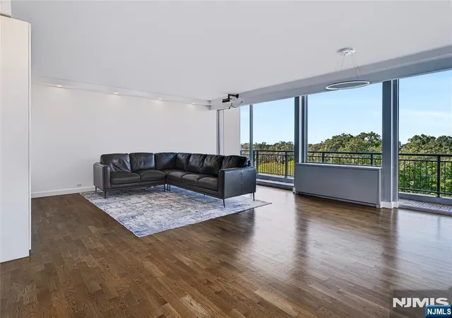 2-horizon-rd-812-fort-lee-nj-07024/hzid_92f69368
