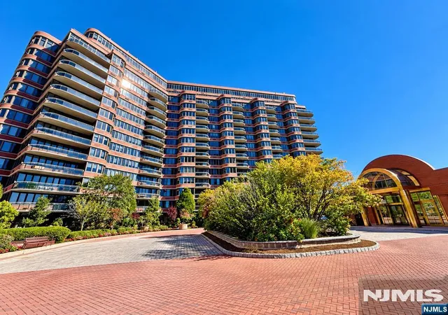 100-carlyle-dr-2gs-cliffside-park-nj-07010/hzid_e5973f81