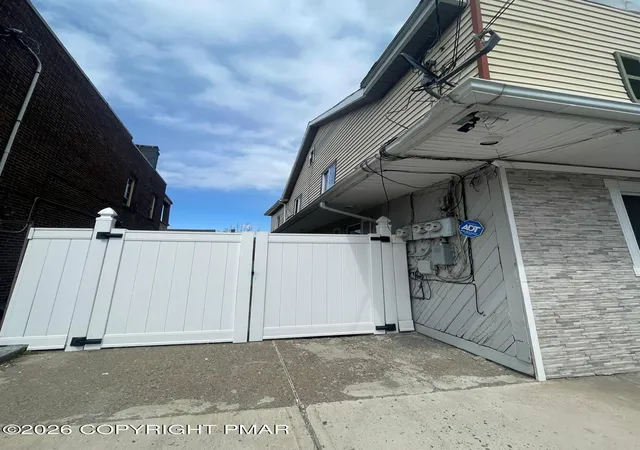 239-e-chestnut-st-hazleton-pa-18201/hzid_c312b4c2