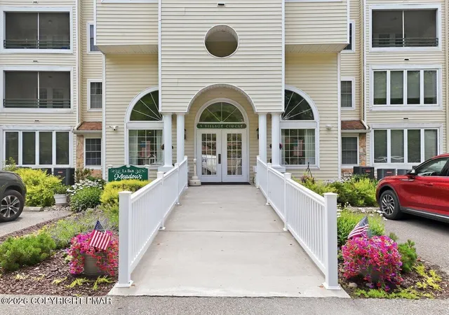5-village-dr-1106-stroudsburg-pa-18360/hzid_178f9308