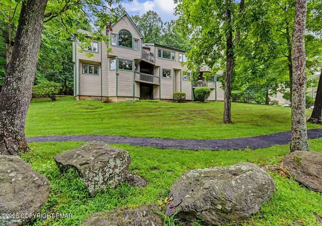 324-hollow-rd-east-stroudsburg-pa-18302/hzid_e5f94e02