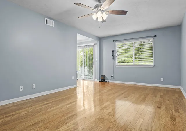 4410-wisteria-landing-cir-208-louisville-ky-40218/hzid_425d09b5