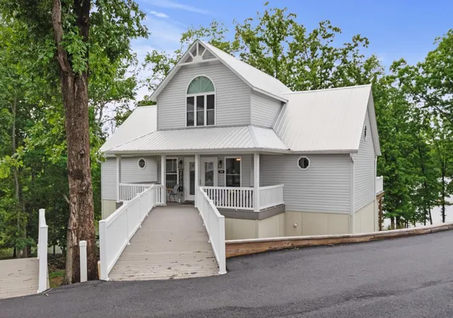 520-yacht-dr-grand-rivers-ky-42045/hzid_39a1a4e1