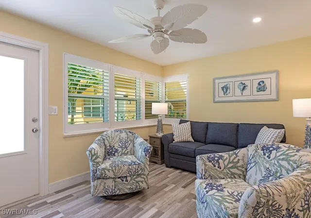 211-8th-ave-s-211a-naples-fl-34102/hzid_de655e43