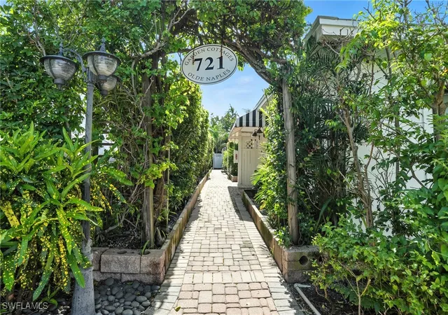 721-9th-st-s-4-naples-fl-34102/hzid_d5971d4a