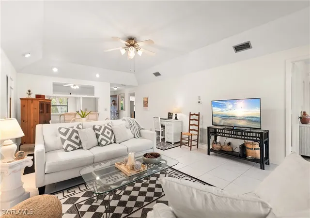 1833-courtyard-way-e204-naples-fl-34112/hzid_c6d273a1