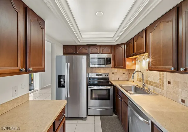 1400-pompei-ln-1-naples-fl-34103/hzid_b1e461dc