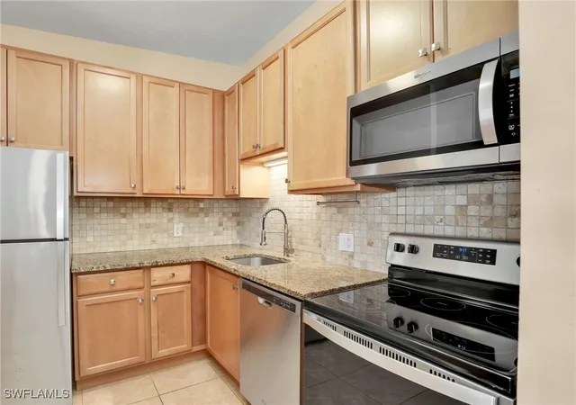 17426-birchwood-ln-16-fort-myers-fl-33908/hzid_3b5fbb67