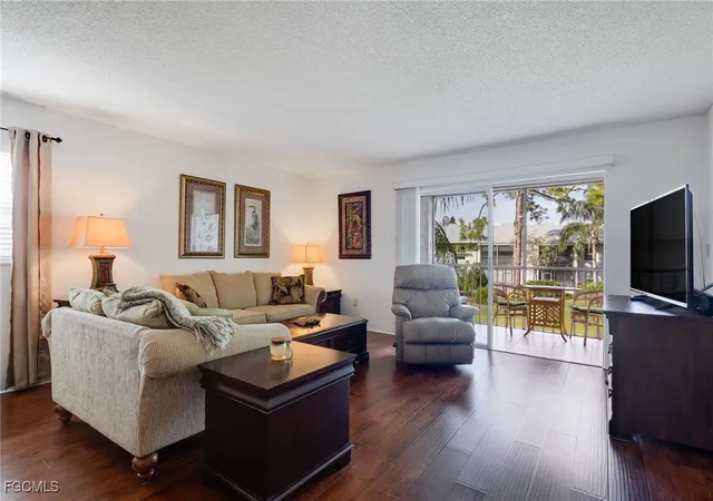 7056-nantucket-cir-8-north-fort-myers-fl-33917/hzid_fd214204