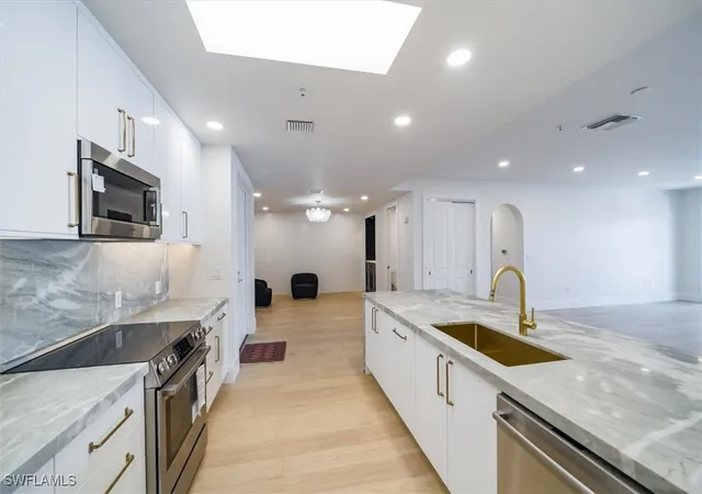 780-5th-ave-s-305-naples-fl-34102/hzid_b1f5a2f9