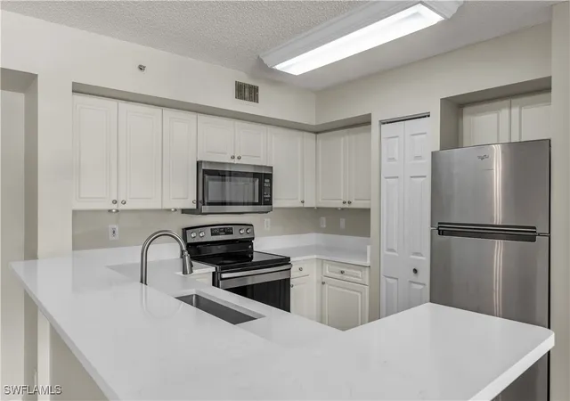 1230-wildwood-lakes-blvd-105-naples-fl-34104/hzid_c6a6c7ef