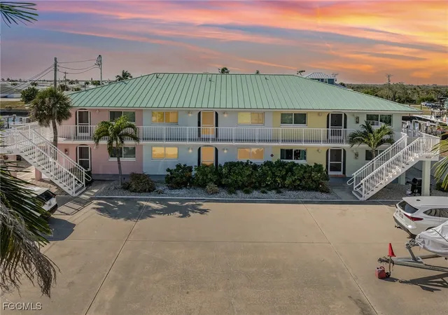 3211-stringfellow-rd-104-saint-james-city-fl-33956/hzid_3d0fadb5