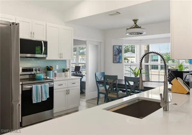 688-wiggins-lake-dr-201-naples-fl-34110/hzid_dd83559f