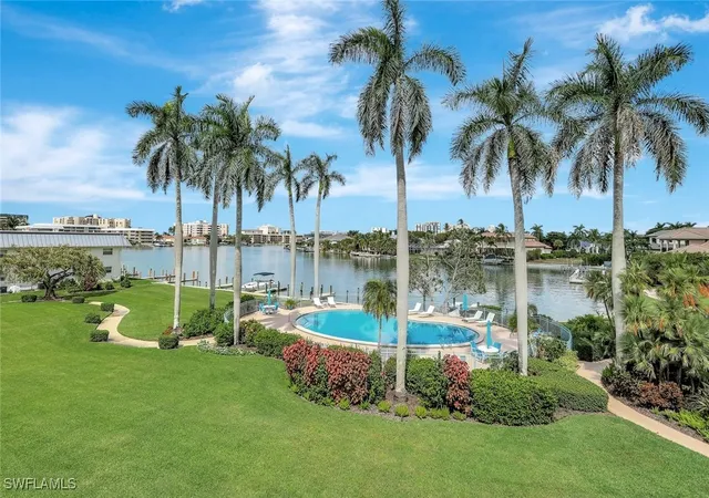 383-harbour-dr-304-naples-fl-34103/hzid_72e83b64