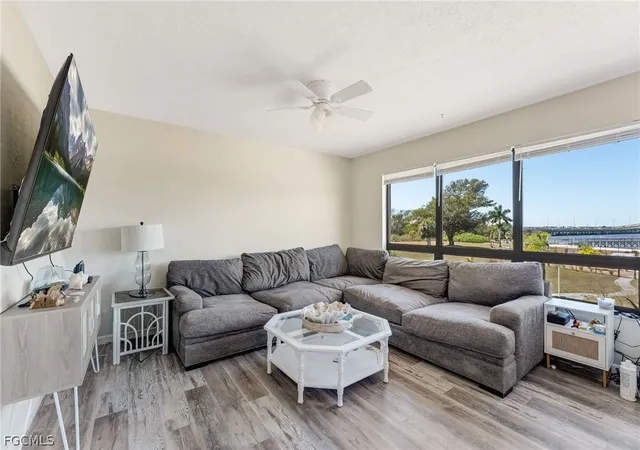 12498-riverside-dr-205-fort-myers-fl-33919/hzid_6bc5cc29
