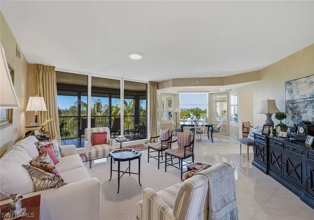 7225-pelican-bay-blvd-305-naples-fl-34108/hzid_fbc40ada