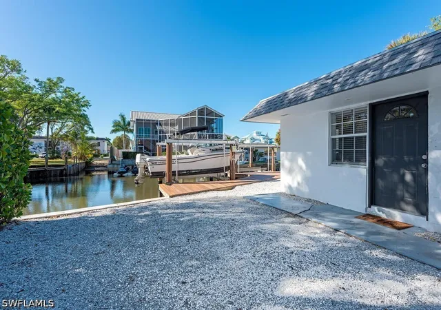 2836-bayview-dr-naples-fl-34112/hzid_d8d368a8