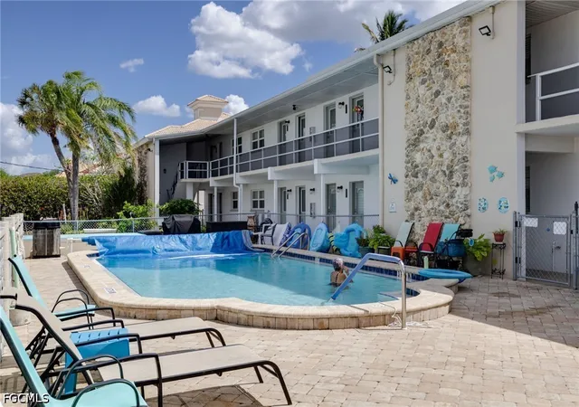 708-victoria-dr-105-cape-coral-fl-33904/hzid_07ec531f