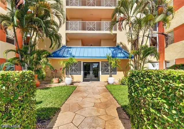 200-pebble-beach-blvd-d103-naples-fl-34113/hzid_2032c14f
