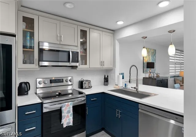 591-seaview-ct-a402-marco-island-fl-34145/hzid_870733ef