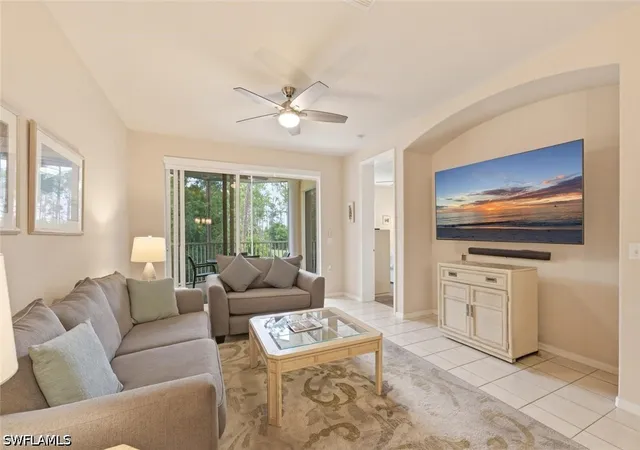 4873-hampshire-ct-104-naples-fl-34112/hzid_fc87a963