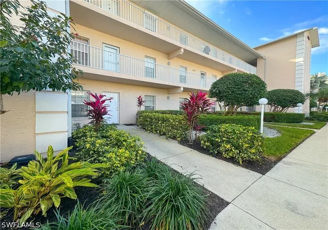 3250-cypress-glen-wy-424-naples-fl-34109/hzid_ee87ae8c