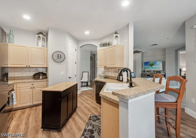 7856-clemson-st-n-8-102-naples-fl-34104/hzid_bdbe497a
