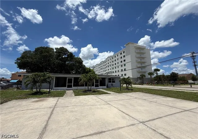 4902-victoria-dr-1-cape-coral-fl-33904/hzid_87d7866c