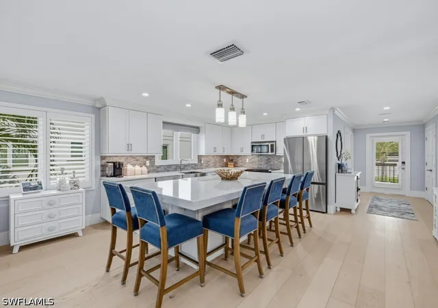 225-5th-ave-s-103-naples-fl-34102/hzid_2079fb1a