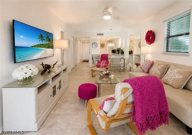 600-neapolitan-way-449-naples-fl-34103/hzid_2cc7b06c