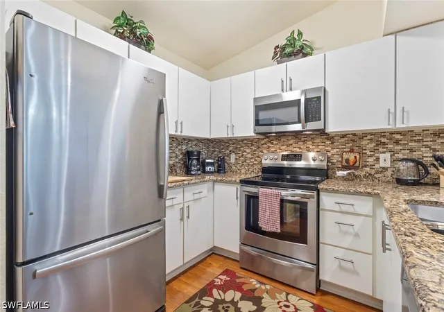 8288-key-royal-ln-1435-naples-fl-34119/hzid_945fdb48