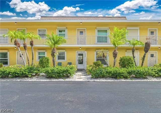 351-charlemagne-blvd-105a-naples-fl-34112/hzid_cc420c5c