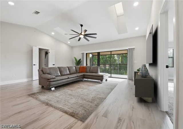 3207-horse-carriage-wy-10-naples-fl-34105/hzid_ea1c8bb0