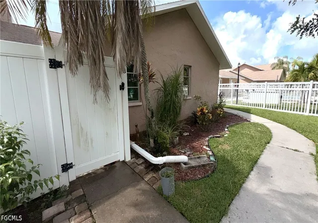 1103-se-8th-terrace-b-cape-coral-fl-33990/hzid_e9f5a59e