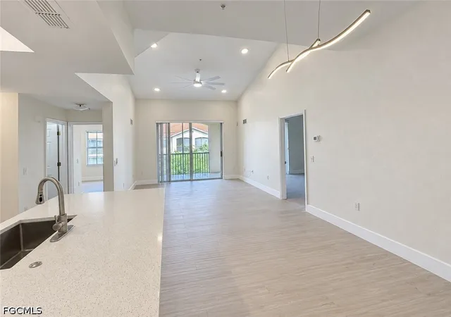 9025-colby-dr-2120-fort-myers-fl-33919/hzid_c91f4371