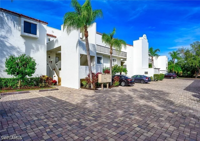 586-beachwalk-cir-o206-naples-fl-34108/hzid_8ab1f07c