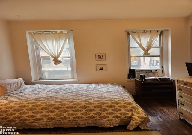 212-e-13th-st-2c-new-york-city-ny-10003/hzid_56ca0510