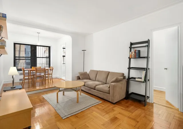 210-w-103rd-st-2-h-new-york-city-ny-10025/hzid_fe26ae12