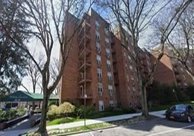 42-30-douglaston-pkwy-3-l-little-neck-ny-11363/hzid_56946a5e