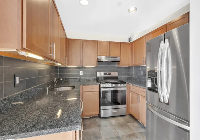 41-02-queens-blvd-5e-new-york-city-ny-11104/hzid_e094df63