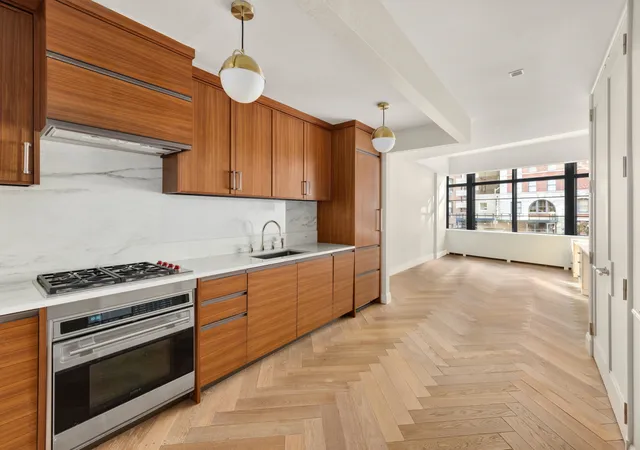 150-charles-st-2es-new-york-city-ny-10014/hzid_5f1aab69