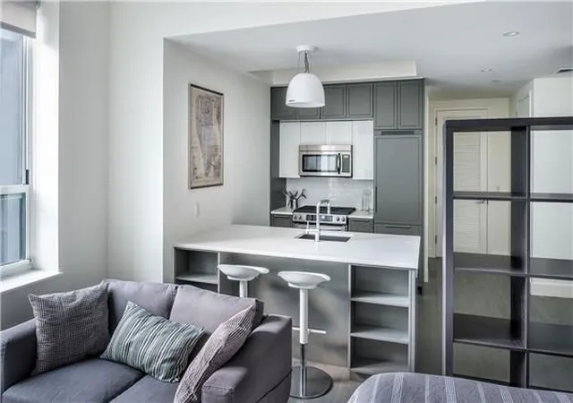 416-w-52nd-street-503-new-york-ny-10019/hzid_68bd4667