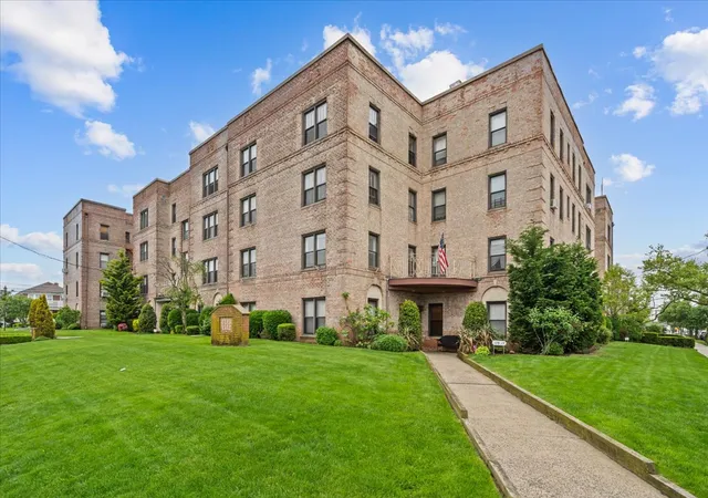 128-19-newport-ave-2a-new-york-city-ny-11694/hzid_8c02cd1e