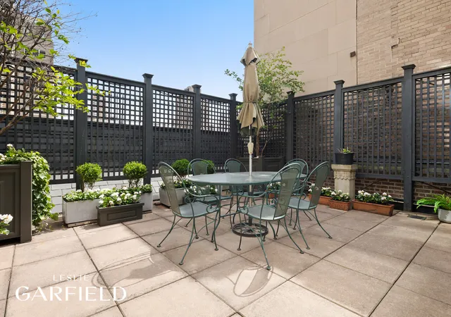 2-e-80th-st-7-new-york-city-ny-10075/hzid_8315da7d