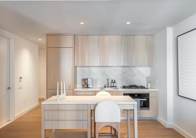 500-w-45th-st-202-new-york-city-ny-10036/hzid_2d915a6b