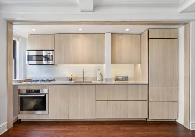 333-e-53rd-st-5b-new-york-city-ny-10022/hzid_0abf32e4