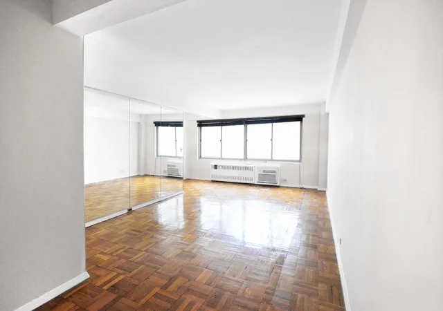 225-e-46th-st-9-b-new-york-city-ny-10017/hzid_cbec30e4