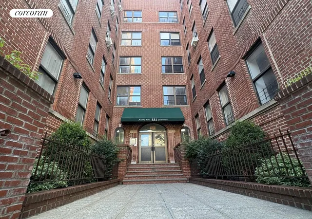 581-academy-st-4b-new-york-city-ny-10034/hzid_e77a4593